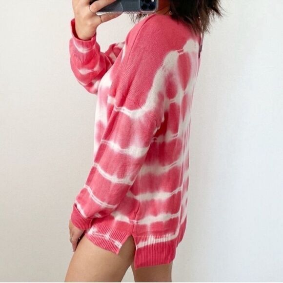 Design History Tye Dye Red & White
Sweater(Size Medium) - Picture 2 of 6